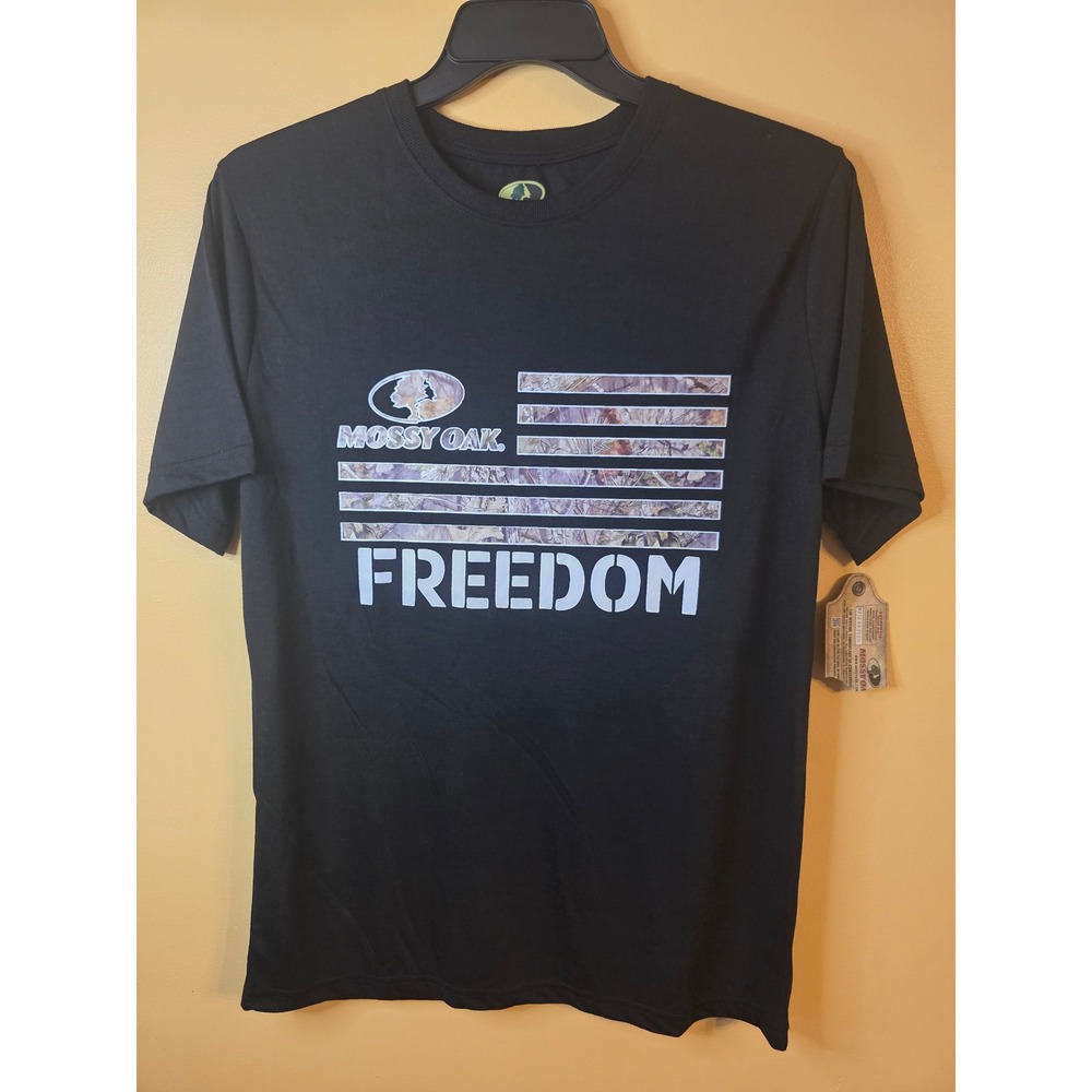 Mossy Oak Freedom Camo Flag Graphic Tee Mens Medium Black Polyester T-Shirt NWT